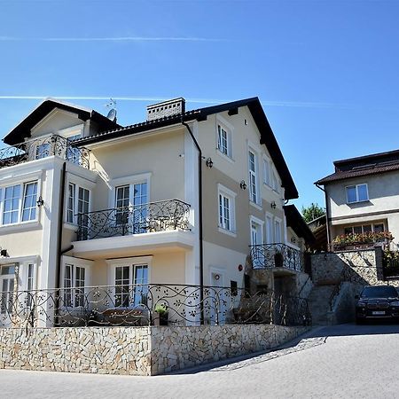 Willa Rozana - Apartamenty I Pokoje Goscinne Sandoměř Exteriér fotografie